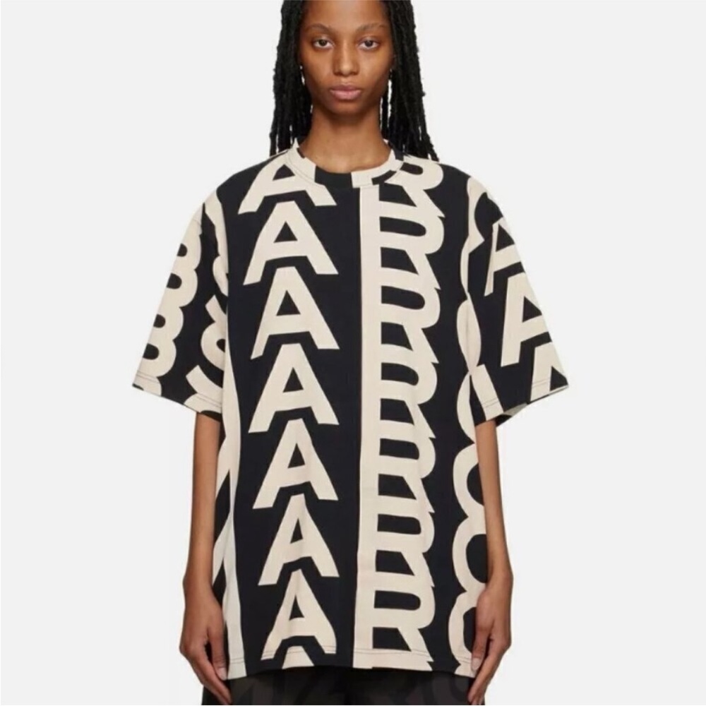 Marc Jacobs Black and Cream Lettered Tee OS